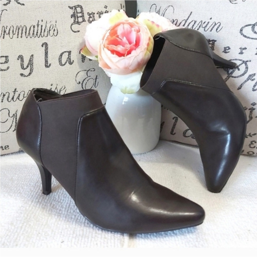 Italian Shoemakers boots brown  Apri pleather ankle Kitten heels 3" shootie